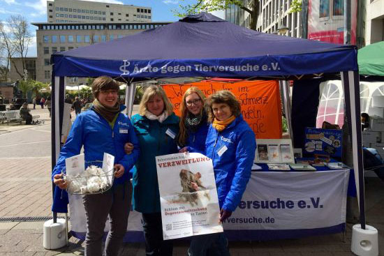 Aktionstag zum Internationalen Tag zur Abschaffung der Tierversuche in Bochum.